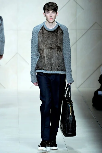 Look 32